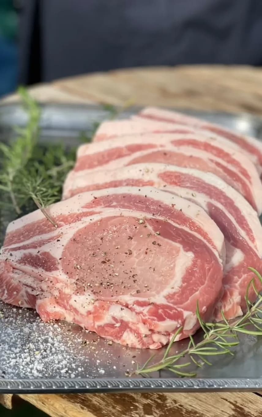 新鮮な田原ポークの精肉